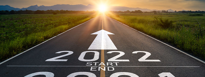 End 2021, Start 2022, road leading to sunrise